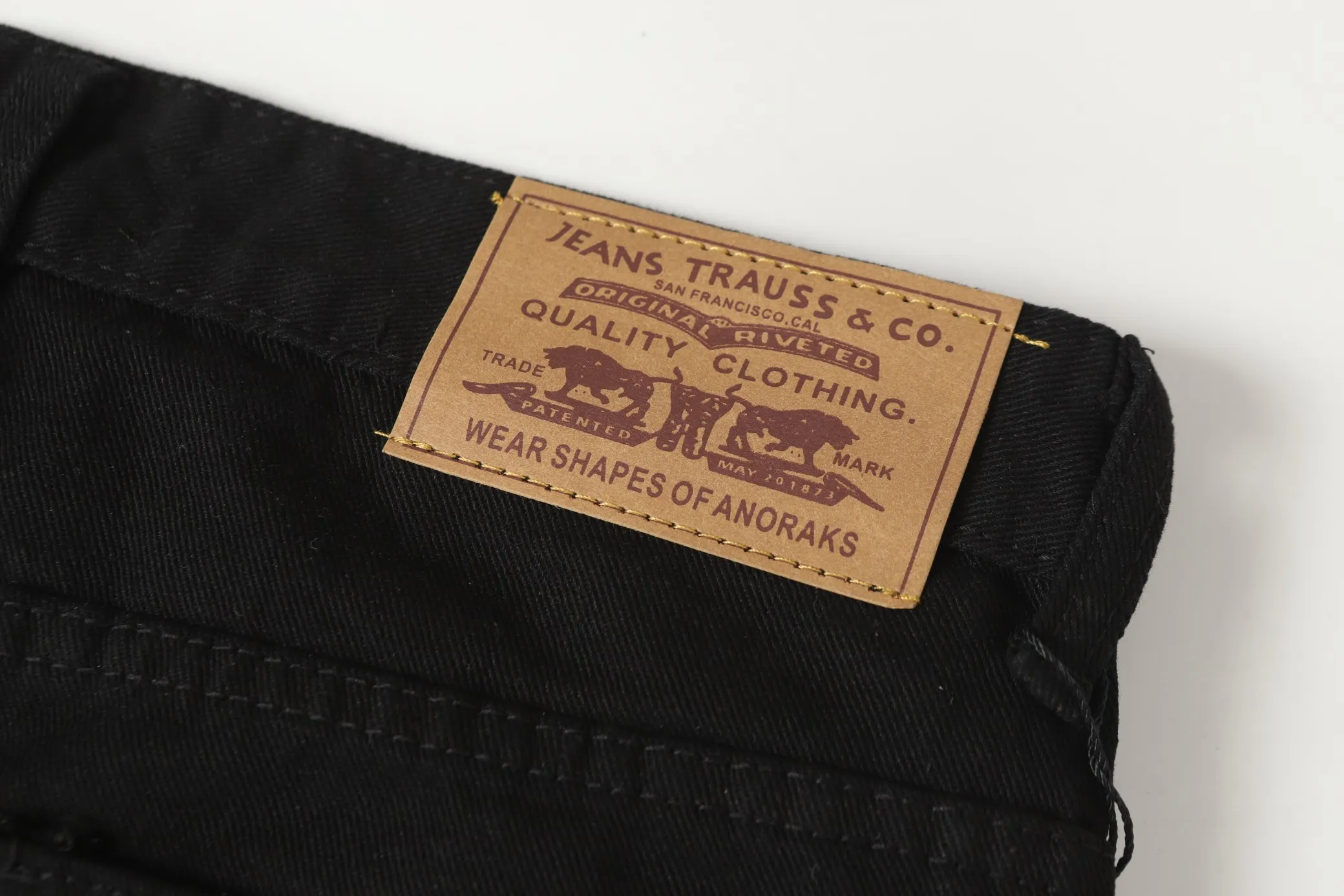 P256 Actual photo [High quality] Coding: LH007 Color: Picture color Size: S to XXXL - Chrome Hearts/Chrome Hearts Classic colored leather cross washed color cloth unisex denim trousers - Vibe style straight stacked god-level version - Carbon fine bias denim color cloth - Old vintage complete set of hardware - Chrome Hearts high version uses high ounce custom fabrics, enzyme washing and soft color fixation, soft and thick to wear The details are all produced by pure hand polishing and craftsmanship. All-over jacquard fabrics have unique design styles. Multiple processes create a full retro feel. Niche unique non-colliding shirts. Customized old spray-painted buttons. Every detail is crafted with craftsmanship. Size Pants length Waist Hips Unit cm S 98 68 100 M 99 72 104 L 100 76 108 XL 101 80 112 XXL 102 84 116 XXXL 103 88 120